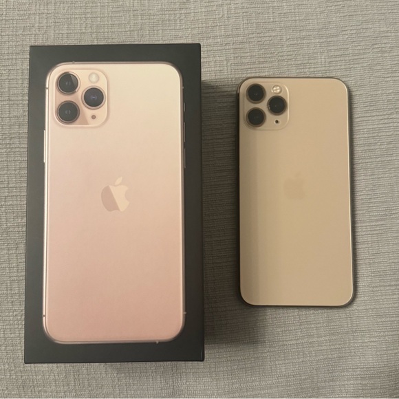 IPhone 11 Pro 64g Unlocked - Picture 5 of 8